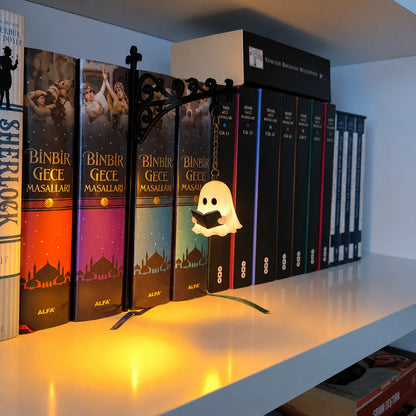 👻 Ghost Bookshelf Lantern – Cute Reading Ghost LED Night Light for Bookshelves, Cozy Room & Halloween Decor